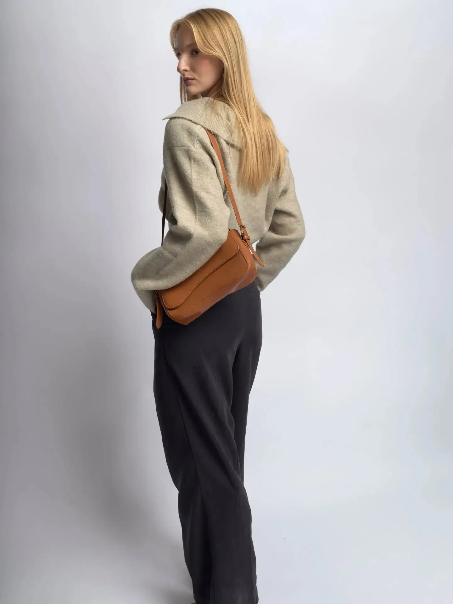 Gaby | Elegant Minimalist Black Leather Shoulder Bag